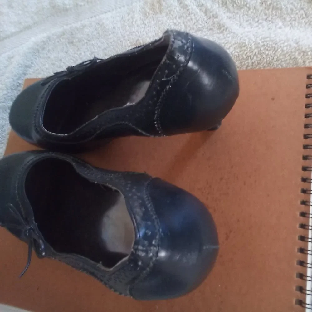 GREAT UC J black heels
